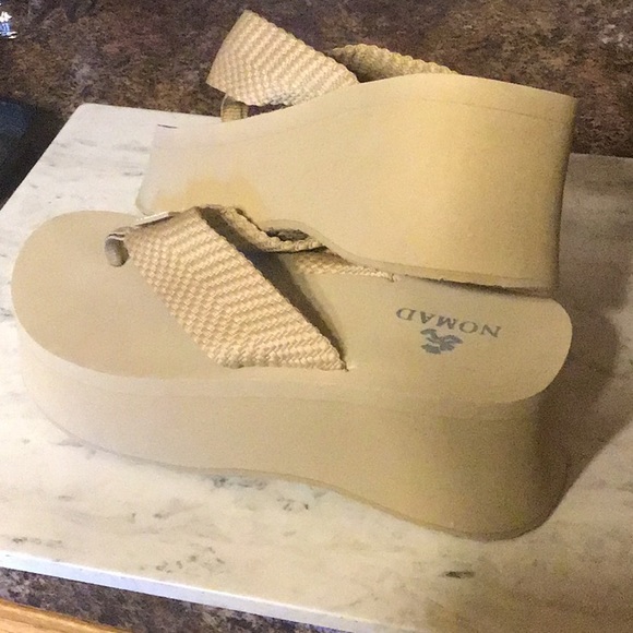 Nomad platform flip flop thong sandals. - Picture 2 of 3